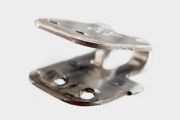 Staplegrip™ fasteners, conveyor belt staples are unique compared to conventional lightweight belt fasteners.